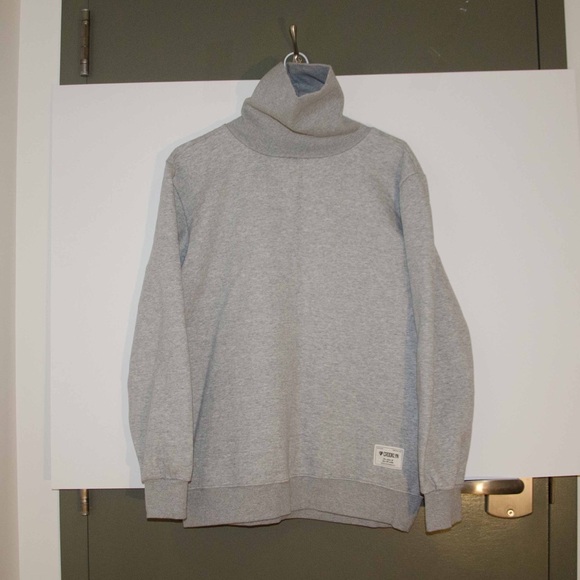 Grey turtleneck sweatshirt with lining - Picture 7 of 7